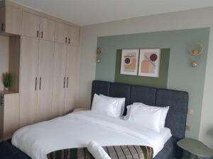 Royal Oaks Recedency