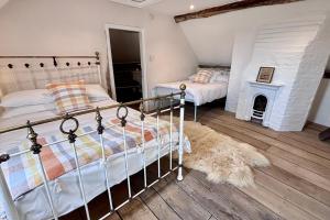 Gwynne House - Historic Riverside Rooms & Apartments in Hereford City Centre, Sleeps 1-16