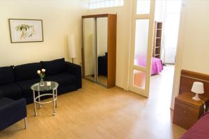 Spacious 4-Bedroom Flat in City Center