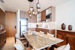 Beachfront, Zantamar 405B