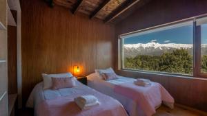 Stunning 4-Bedroom House Large Garden and Pool H61 by Apartments Bariloche