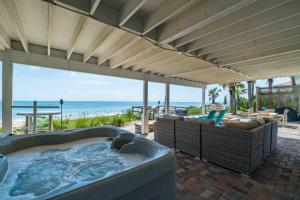 Gone Coastal - Oceanfront Home with a Hotub
