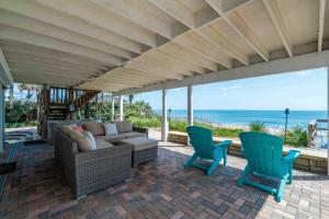 Gone Coastal - Oceanfront Home with a Hotub