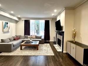 NEW! Spacious Art Deco Modern 5 BD3BA Condo