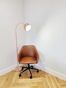 4 Beds Work Housing Near Croydon with Free Parking, High Speed WIFI sleeps up to 9