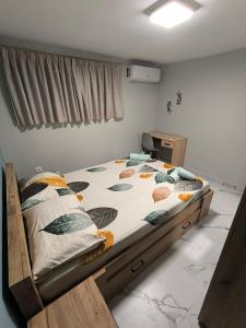 Antheon Apartment - 1km from the sea