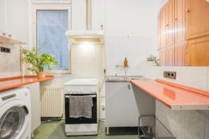 Secluded Spacious Oasis-Best Location in Downtown