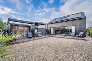 The Beach Hideaway - Lancing