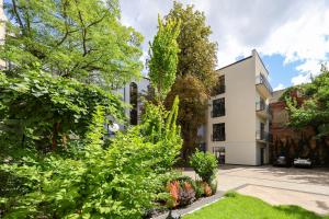 Duo Tones, art & nature, parking