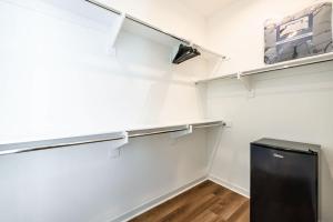 Central Location Master Bedroom w Shared Bathroom