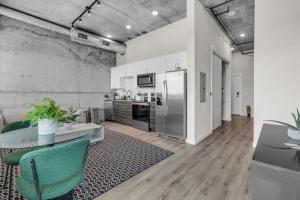 Modern Unit in the Heart of Downtown St Pete