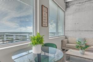 Modern Unit in the Heart of Downtown St Pete
