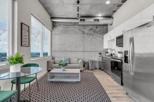 Modern Unit in the Heart of Downtown St Pete