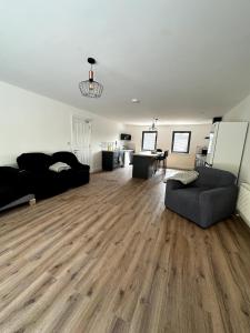 Railway House, Halfway