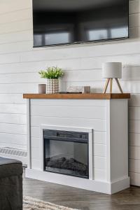 Lakefront Lookout 1BR Condo on Lakeshore Drive