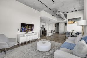 Tropicana Stadium 2 Bed In DWTWN With Free Parking