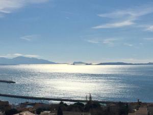 Superbe terrasse avec vue panoramique sur la mer
