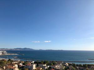 Superbe terrasse avec vue panoramique sur la mer
