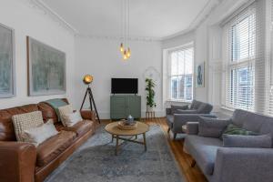 Bridge Street Luxurious 2 Bed, 2 Bathroom Apt