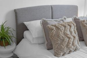 Bridge Street Luxurious 2 Bed, 2 Bathroom Apt