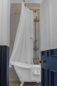 Bridge Street Luxurious 2 Bed, 2 Bathroom Apt