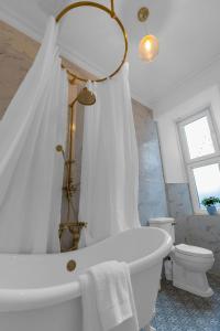 Bridge Street Luxurious 2 Bed, 2 Bathroom Apt