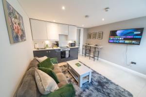 Central Brighton 1 Bed Flat Stylish Stay, Shops & Seafront Nearby by ZoneLink Properties Ltd