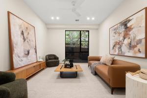 Modern Luxury Retreat With Pool