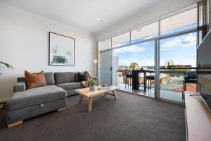 Helena House - A Spacious Urban Retreat