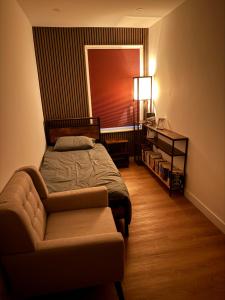 Modern East London Apartment with Private Studio & Guest Rooms-Near Bow, Victoria Park