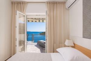 Seaside luxury villa with a swimming pool Cove Ljubljeva, Trogir - 19258