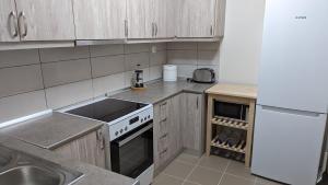 Acropolis View Condo, perfect location!