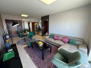 Family Apartment WiFi Large Pool Comfortable Central