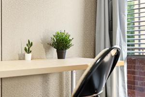 Modern Private Single Room - Centrally Located at Liverpool - Shared Bathroom