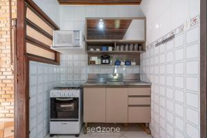 Linda casa a 230m da praia de Bombas RGV115