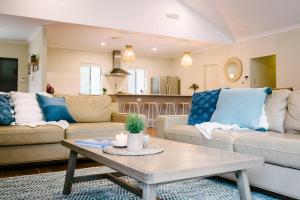 Blue Wren - Chic and Spacious Country Pool House