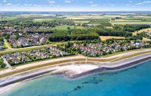 Beautiful Home In Wemeldinge With Wifi