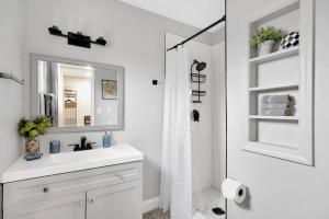 Modern Studio in Heart of the City – Newly Updated