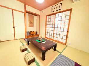 夏様香驛 Spacious 4 Bedroom Kyoto House with 2 Bathrooms,2 Toilets ,Sleeps up to 8