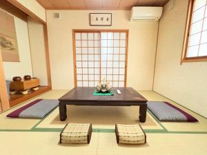 夏様香驛 Spacious 4 Bedroom Kyoto House with 2 Bathrooms,2 Toilets ,Sleeps up to 8