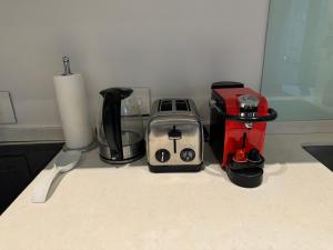 Sandton Skye Stylish Apartment free WIFI & Gym