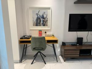 Sandton Skye Stylish Apartment free WIFI & Gym