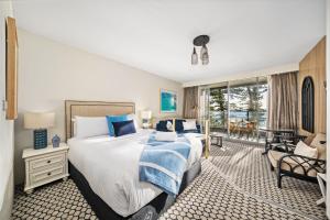 Wake to Waves, Elegant Beachfront Apartment