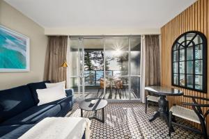 Wake to Waves, Elegant Beachfront Apartment