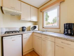 Chalet by the Water in Leukermeer