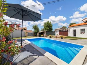 Holiday Home in Smoljanci with Private Pool