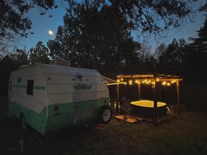 Dreamy Retro RV with Jacuzzi