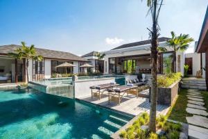 Ubud Green Lux 6 BR Rice Field View Villa