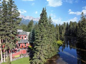 Canmore Creekside Lodge