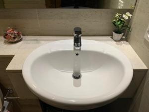 Taman Anggrek Residence - Simple Design, Luxe Exp